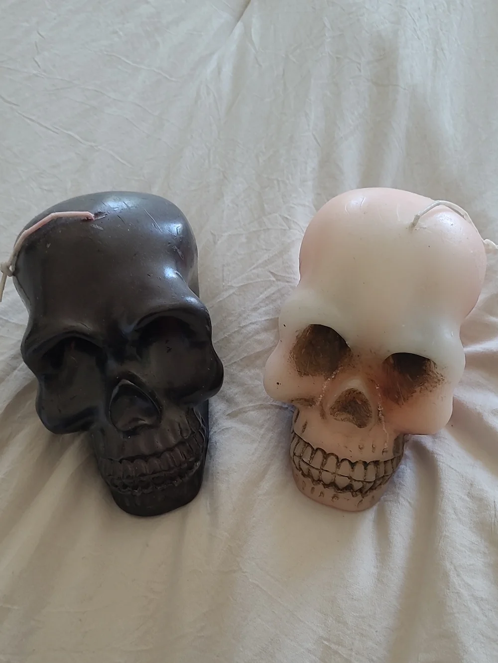 Skull-Shaped Scented Candles - Black and Pale Pink Set